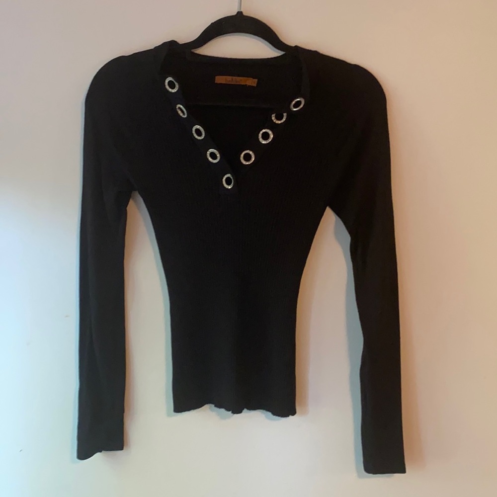 V neck fitted ribbed sweater